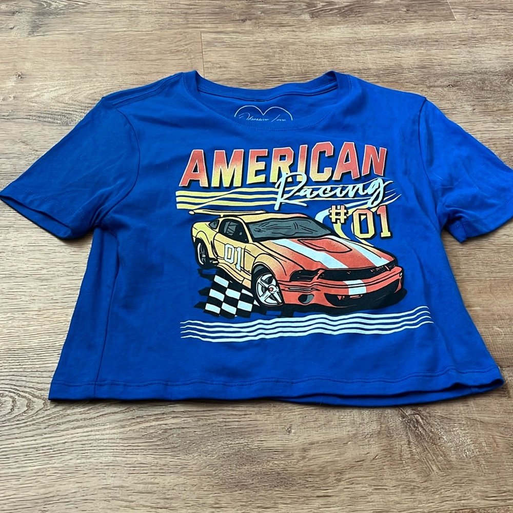 Women’s cropped graphic tee in size medium